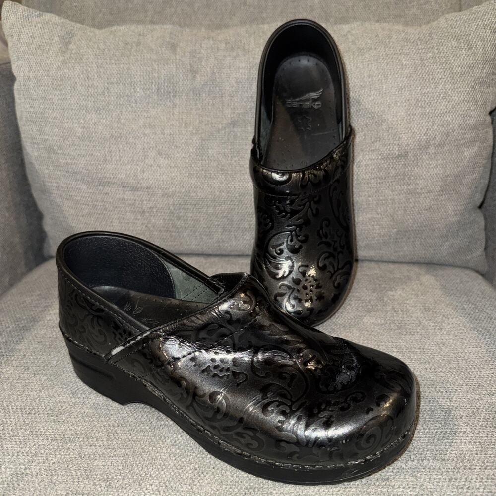Women's Dansko Clog Shoes Size 40 Tooled Leather Nursing Black Floral